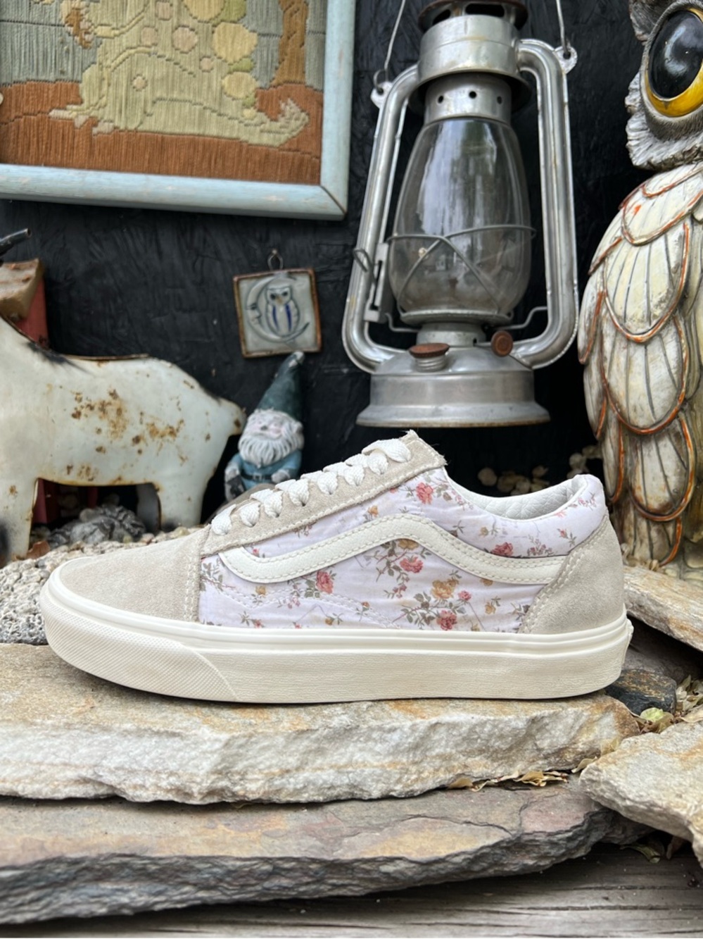 Vans Floral Old Skool Sneakers in Beige and Pink - Picture 2 of 9